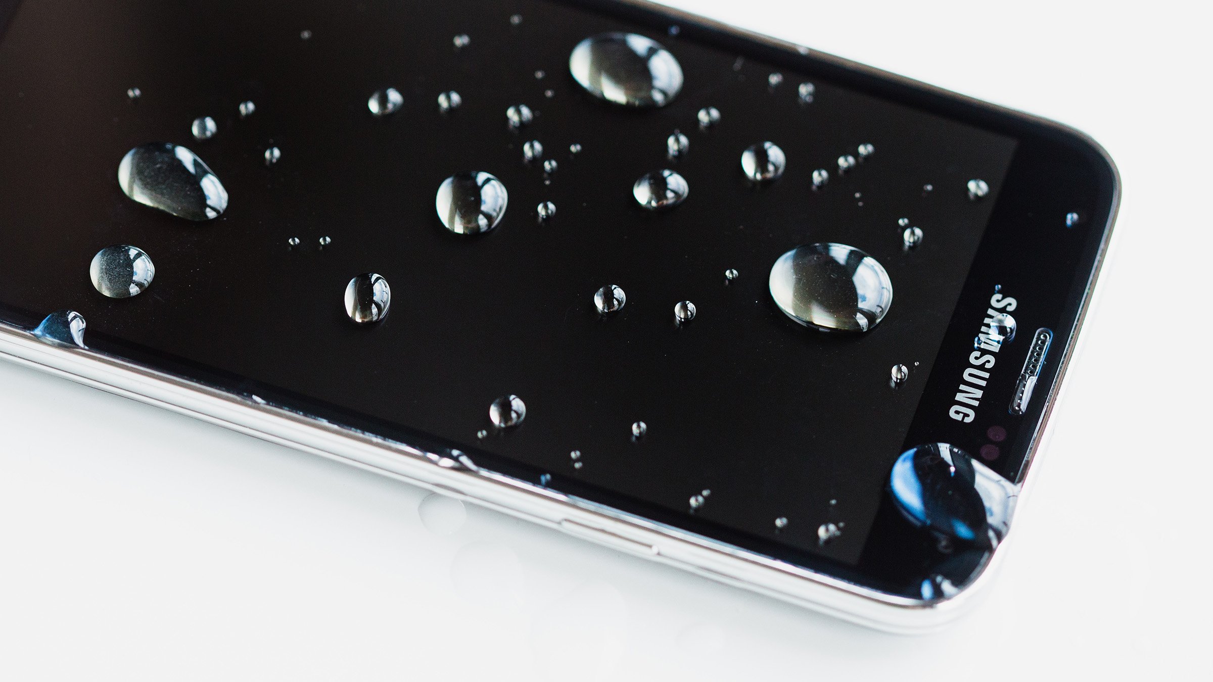 Μου έπεσε νερό στο Samsung Galaxy μου; Είναι πια άχρηστο?
