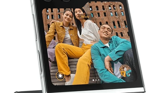 Η Samsung παρουσιάζει το Galaxy Z Flip 5: Νέα εξωτερική οθόνη και ισχυρός επεξεργαστής